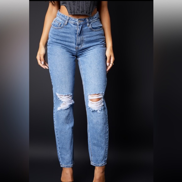NWT Pretty Little Thing Knee Rip Light Wash Mom Jeans US Size 6 - Picture 2 of 15